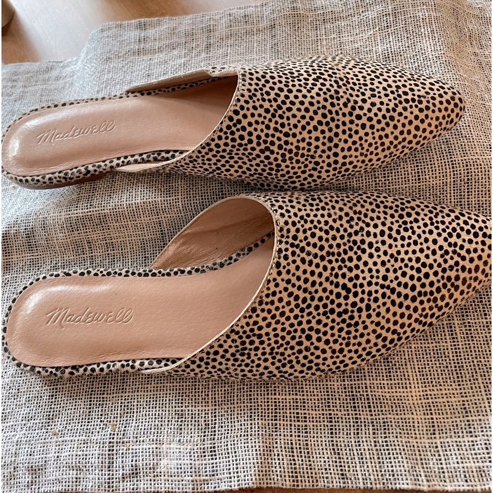 Madewell Mule/Clog Tan w black spots.   Size 9 1/2 -used good condition